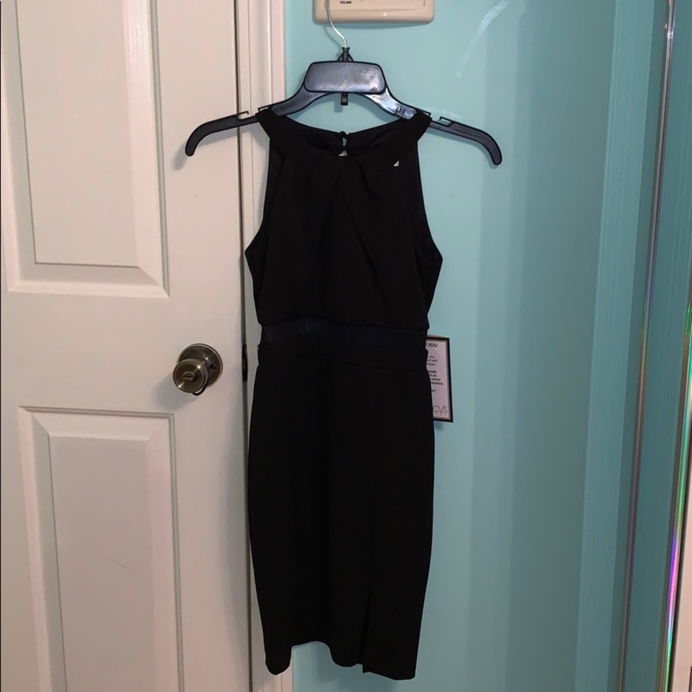 black casual dress.